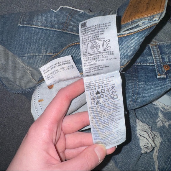 Levi's Distressed Wedgie Short Medium Wash - Picture 8 of 8